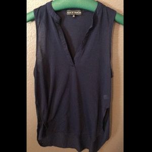 V-neck hi-low tank top